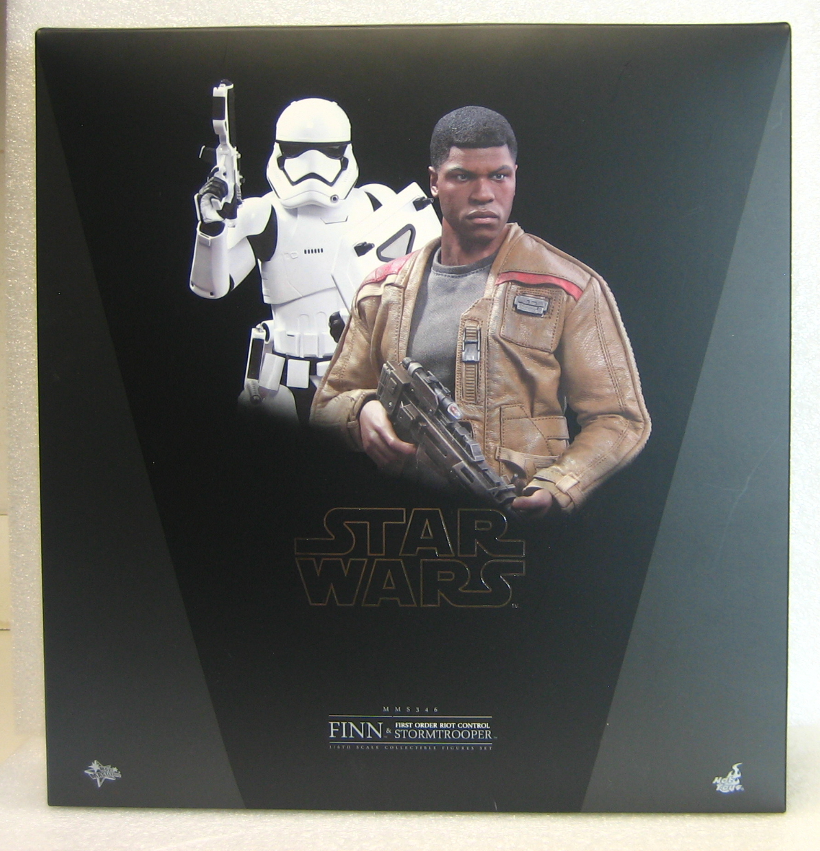 Hot Toys MMS346 Star Wars Force Awakens Finn & Riot Control Stormtrooper 1:6 Scale Figure Set 1