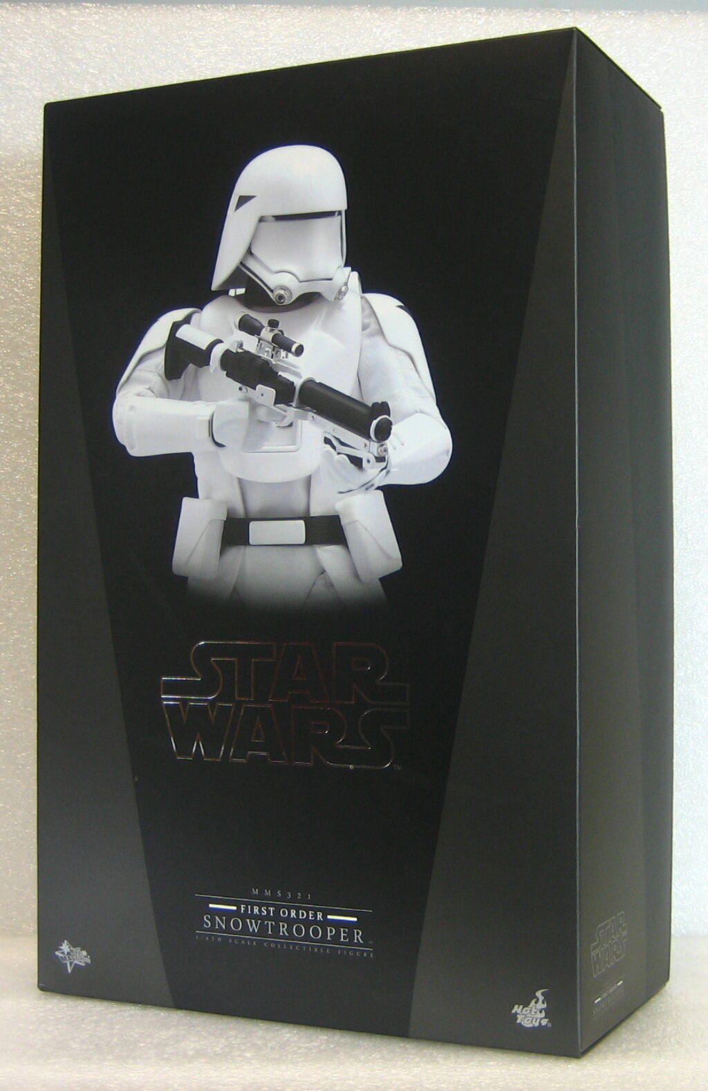 Hot Toys MMS321 Star Wars First Order Snowtrooper 1:6 Scale Figure 1