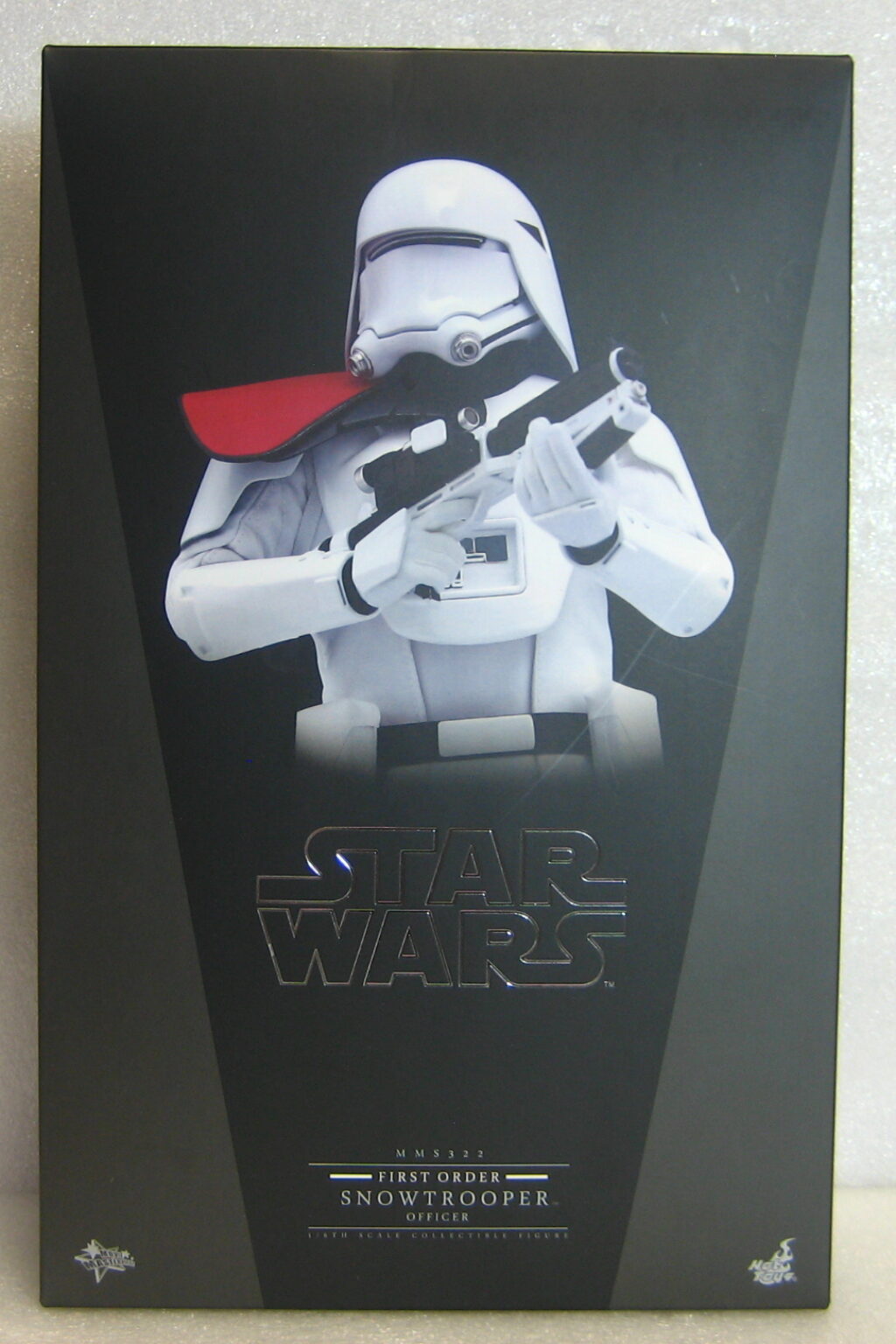 Hot Toys MMS322 Star Wars First Order Stormtrooper Officer 1:6 Scale Figure 1