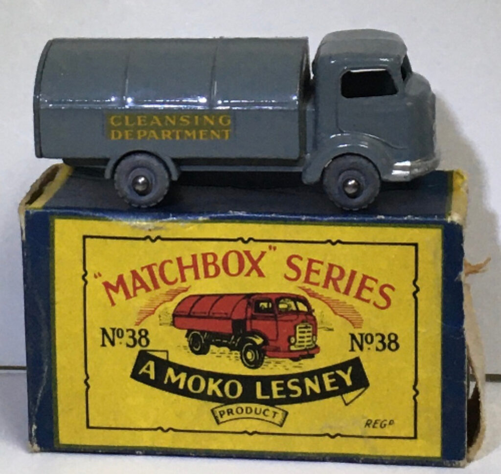 NM Matchbox 38-A Refuse Wagon on Gray Metal Wheels in the Box 1