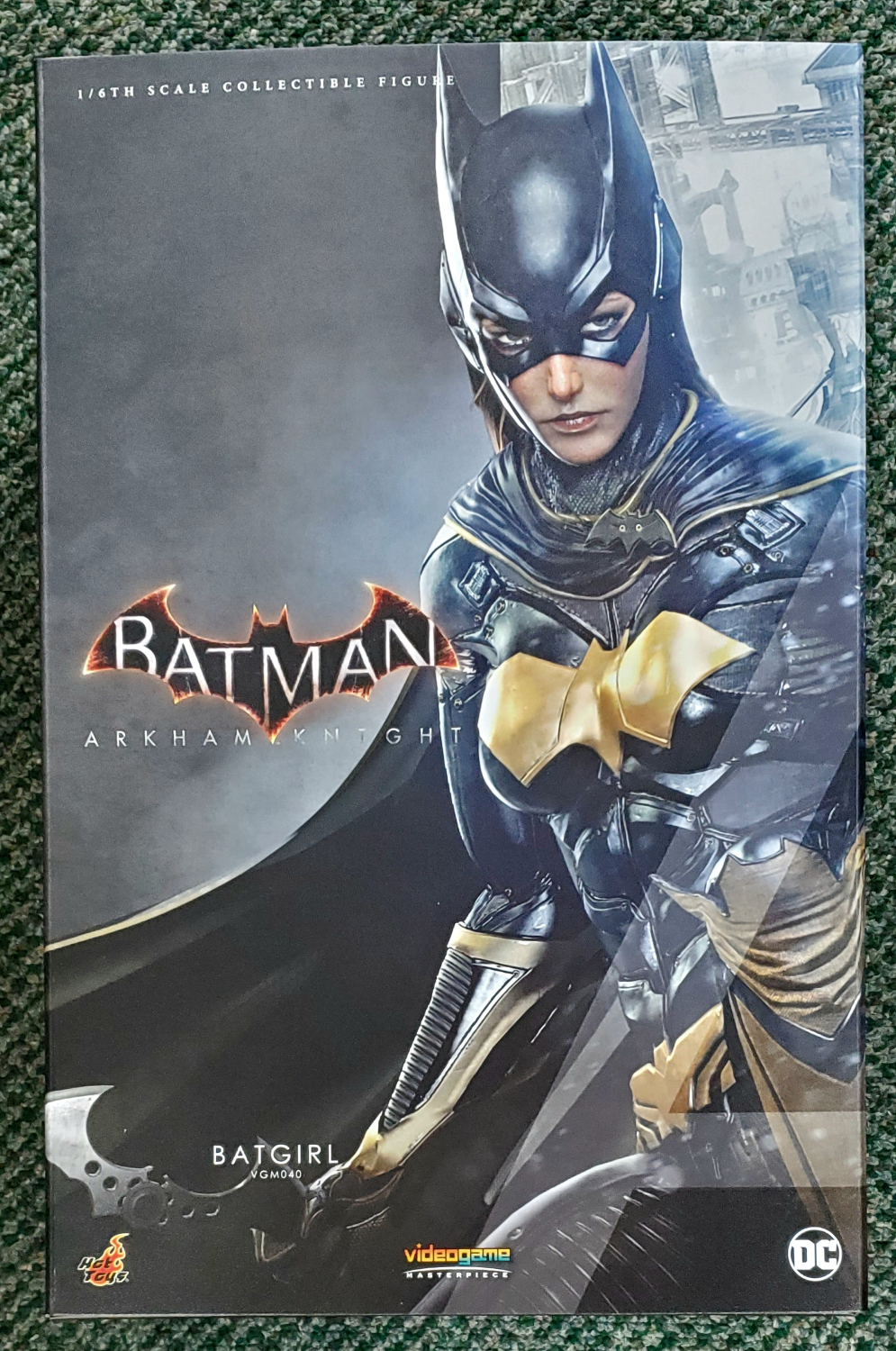 Hot Toys Batman Arkham Knight Batgirl 1:6 Scale Figure 1
