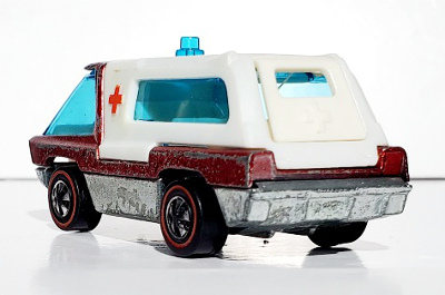 hot-wheels-red-line-heavyweights-ambulance-4 Hot Wheels Vintage Redline Heavyweights Red Ambulance 4