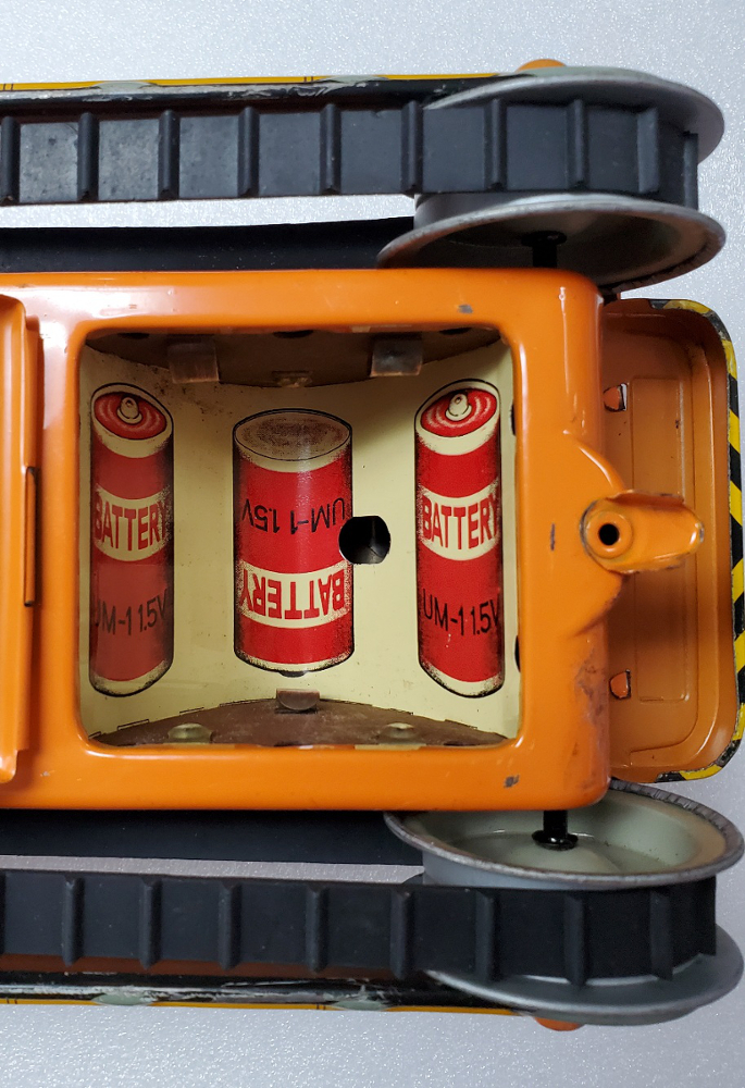tn-japan-handy-han-battery-operated-bulldozer-7 1960's TN Japan Battery-Operated Tin Litho Handy Hank No. 112 Bulldozer 7