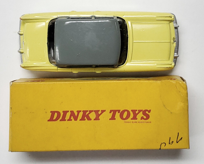 dinky-toys-174-two-tone-hudson-hornet-3 1959 Dinky Toys #174 Two-Tone Hudson Hornet Mint in the Box 3