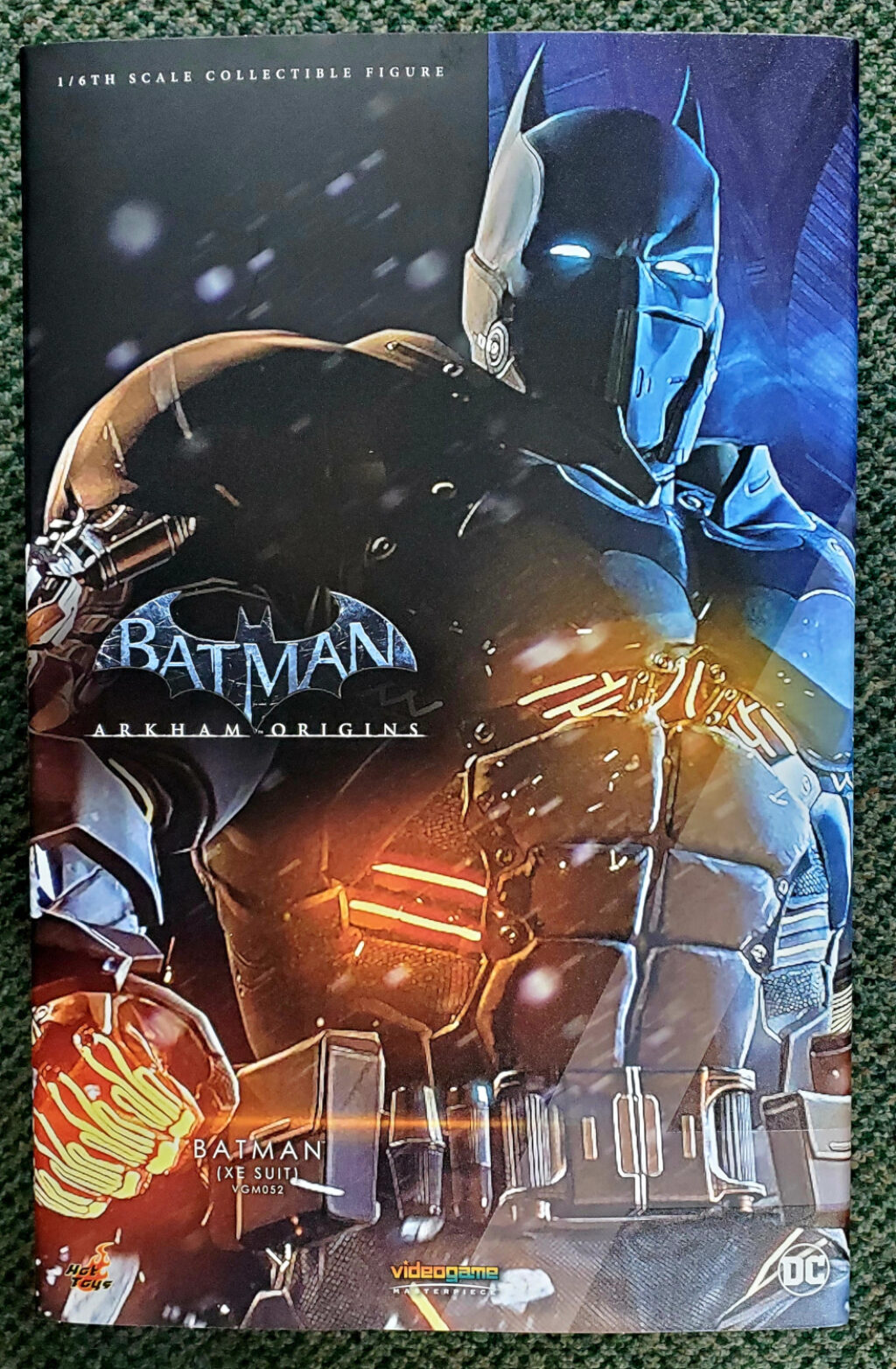 Hot Toys Batman Arkham Origins XE Suit 1:6 Scale Figure 1