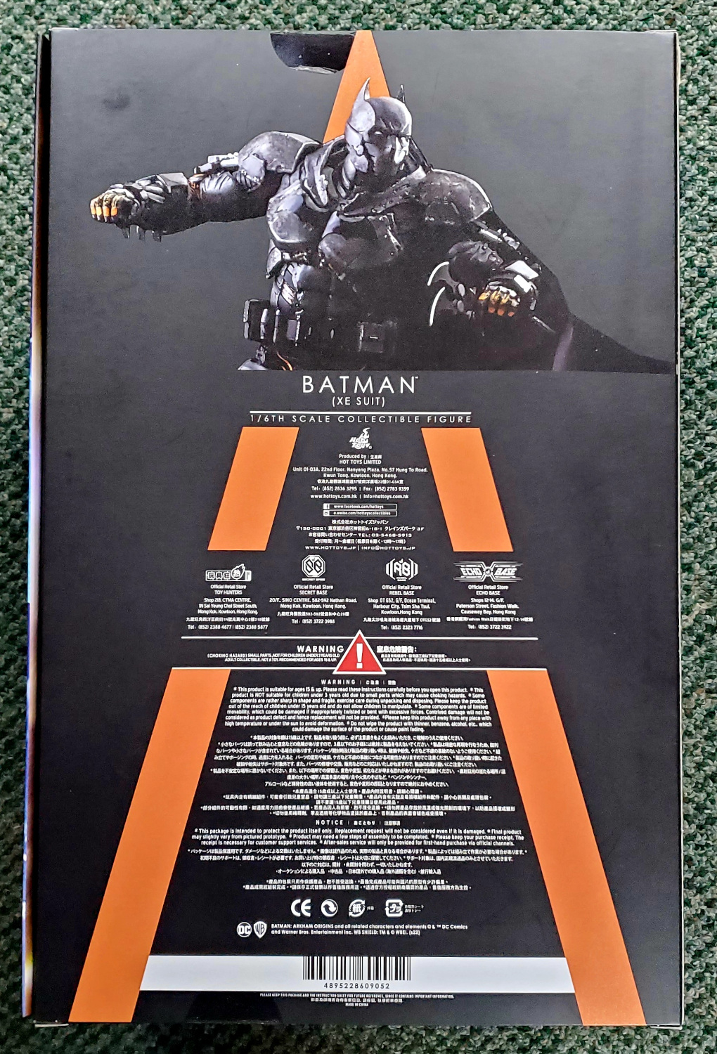 hot-toys-dc-batman-arkham-origins-xe-suit-figure-2 Hot Toys Batman Arkham Origins XE Suit 1:6 Scale Figure 2