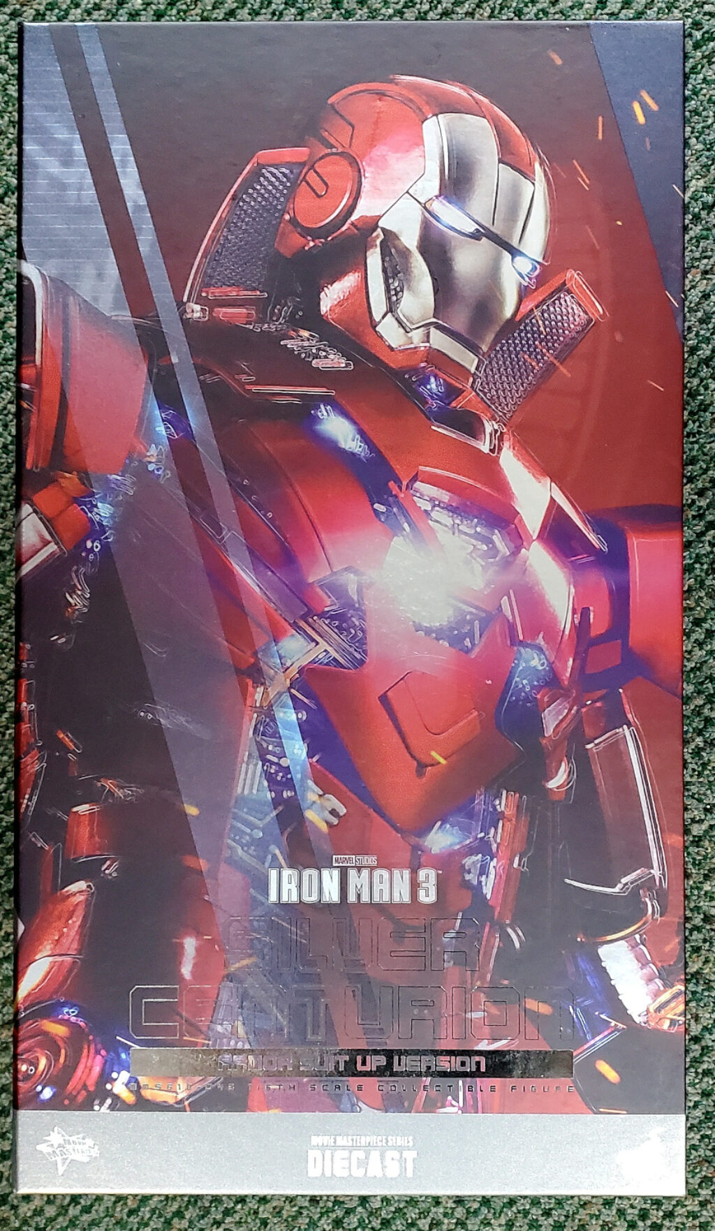 Hot Toys Iron Man 3 Silver Centurion Suit-Up Version Diecast 1:6 Scale Figure 1