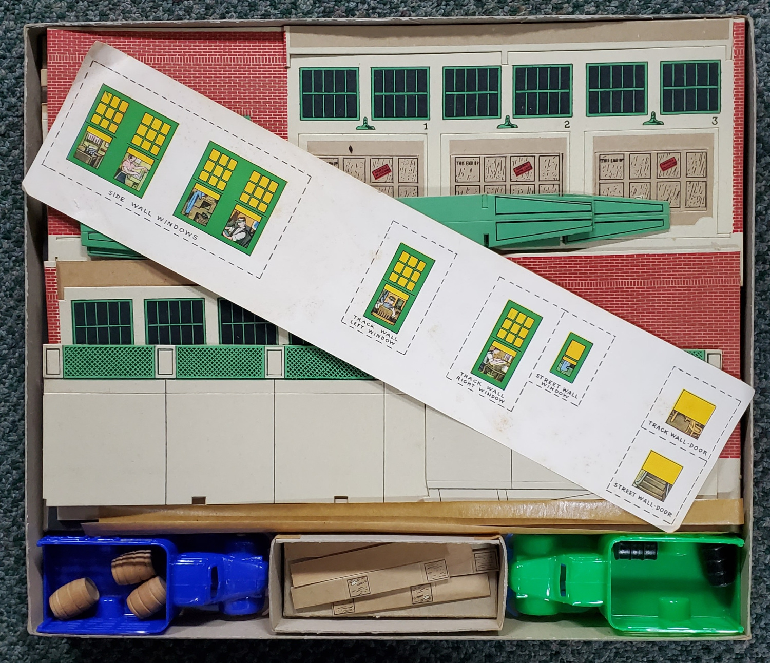 skyline-freight-station-ho-train-fold-away-construction-set-6 1950's Sklyline No. 230 Freight Station HO Train Fold Away Construction Set in Box 6