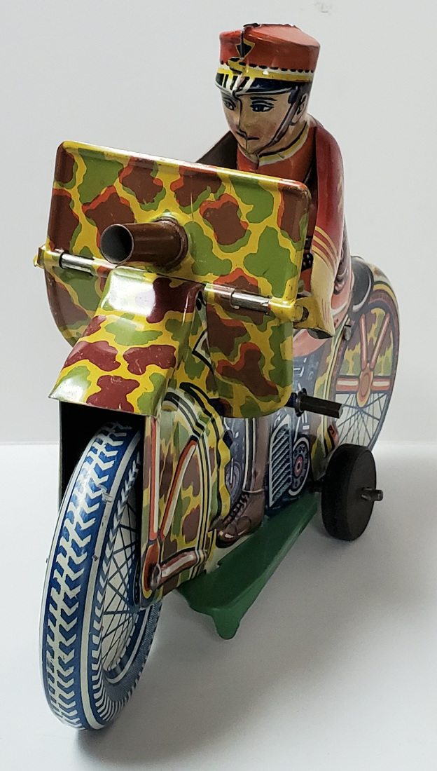 marx-sparking-motorcycle-soldier-tin-litho-wind-up-3 1940's Marx Tin Litho Wind-Up Sparking Motorcycle Soldier - Excellent Condition 3