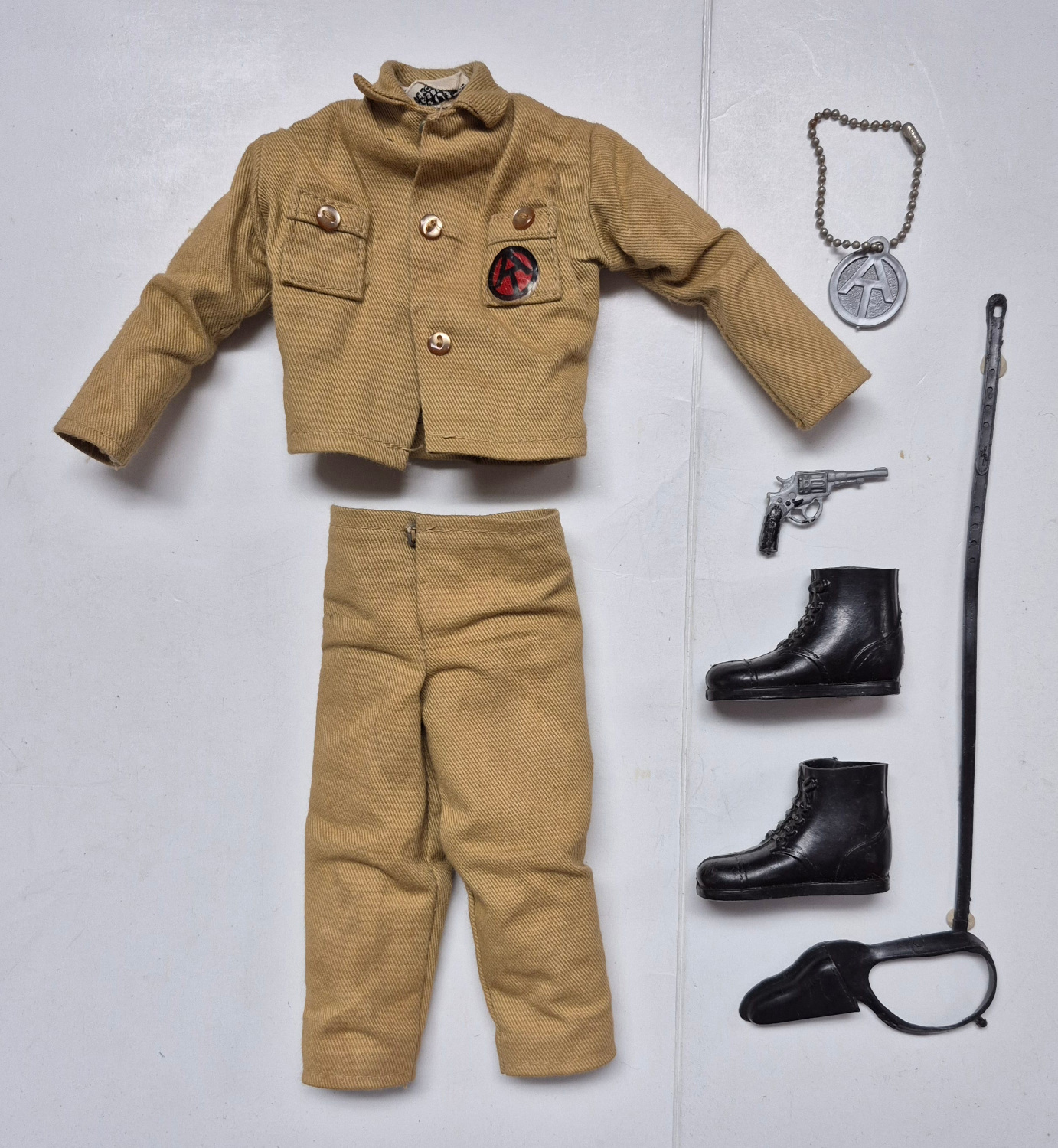 hasbro-gi-joe-adventure-team-african-american-adventurer-in-box-6 1970 Hasbro 12″ G.I. Joe Complete Adventure Team African American Adventurer Action Figure in the Box 6
