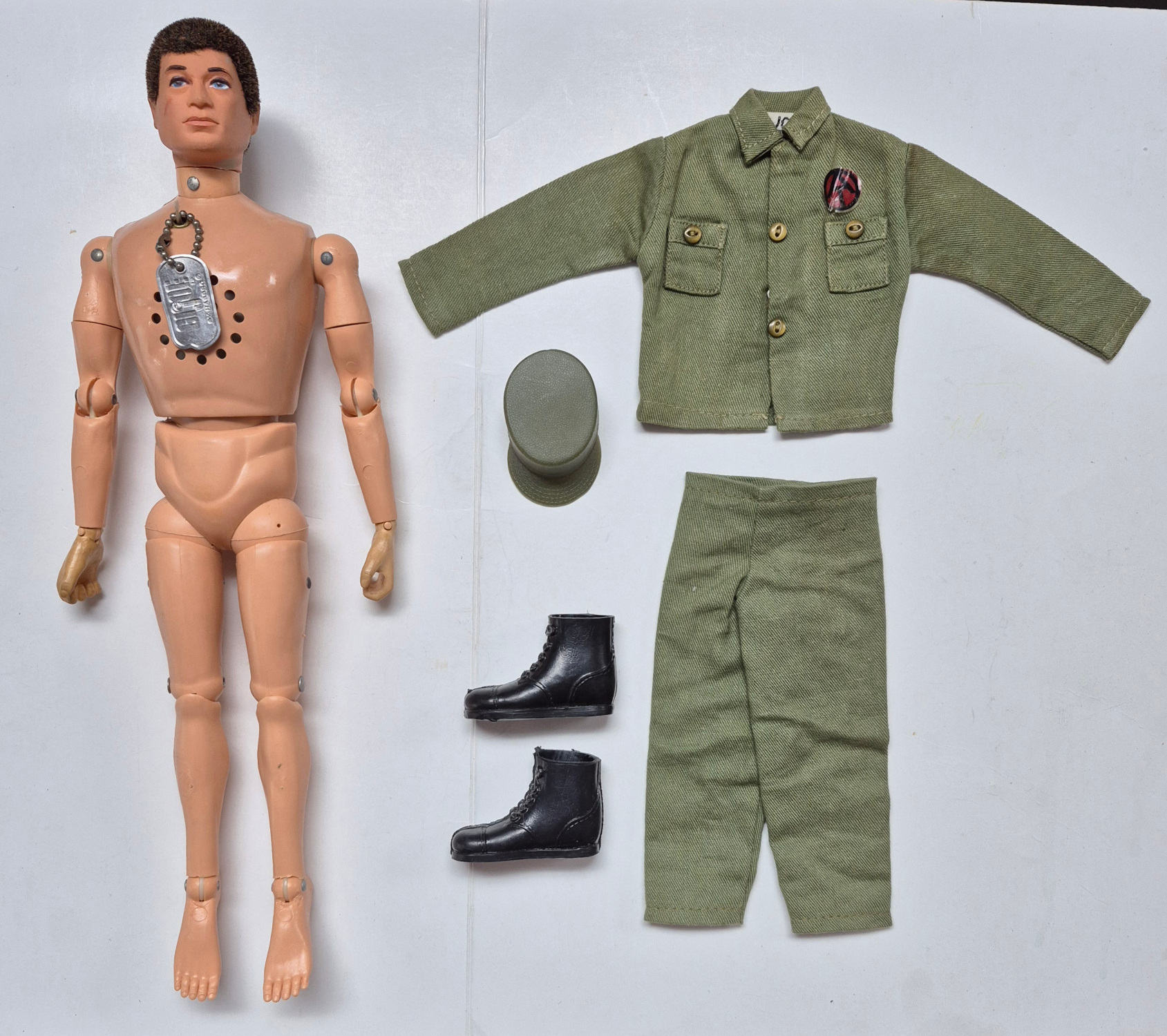 hasbro-gi-joe-talking-man-of-action-with-kung-fu-grip-2 1974 Hasbro 12″ G.I. Joe Talking Man of Action with Kung Fu Grip Action Figure and Outfit 2