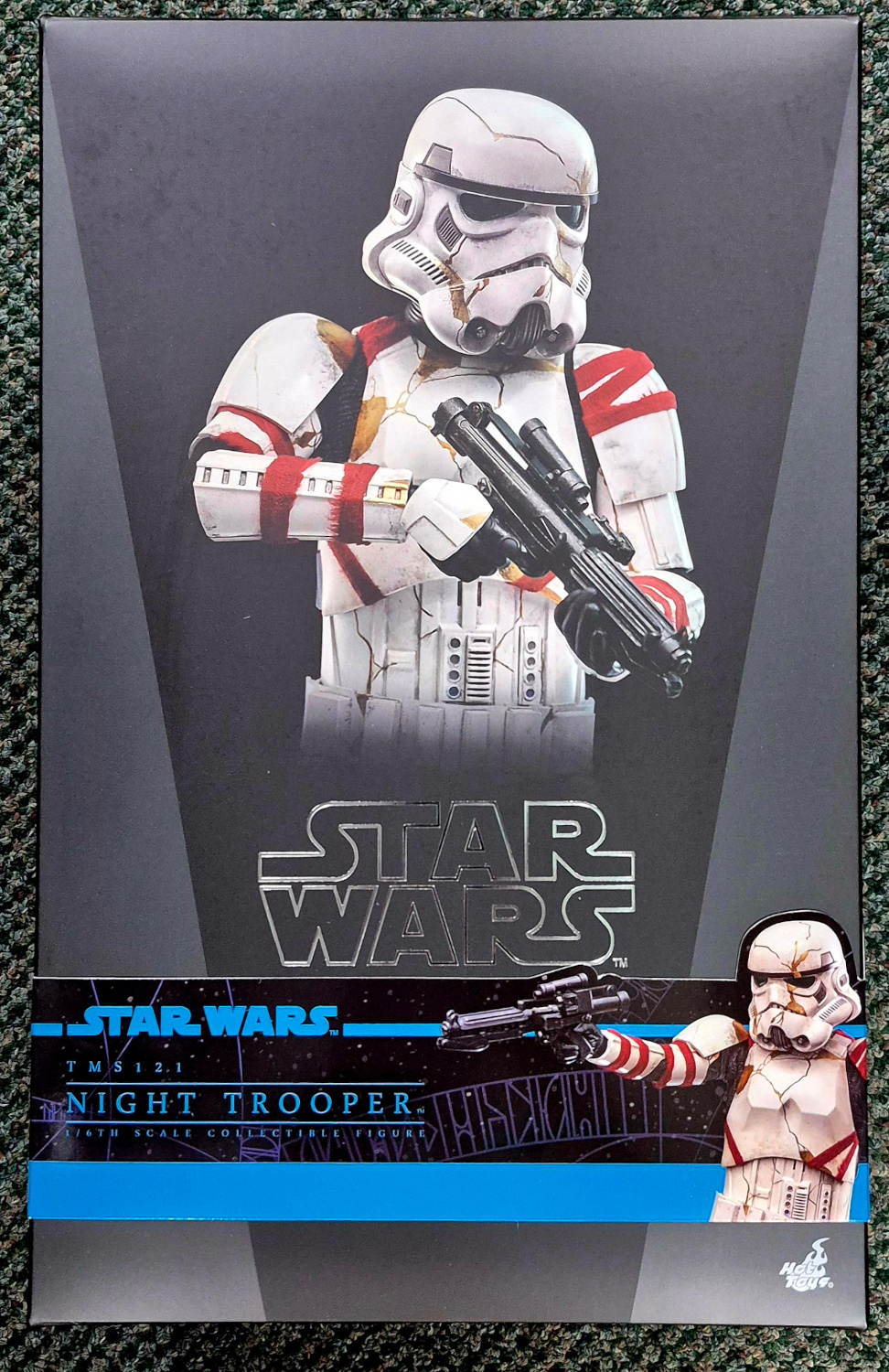 Hot Toys Star Wars Ahsoka Night Trooper 1:6 Scale Figure 1
