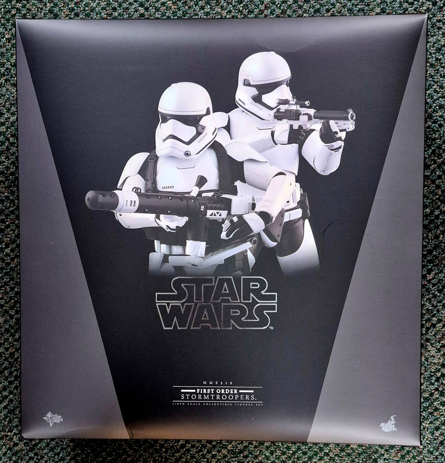 hot-toys-mms319-star-wars-the-force-awakens-first-order-stormtroopers-set-1 Hot Toys Star Wars First Order Stormtroopers 1:6 Scale Figure Set 1