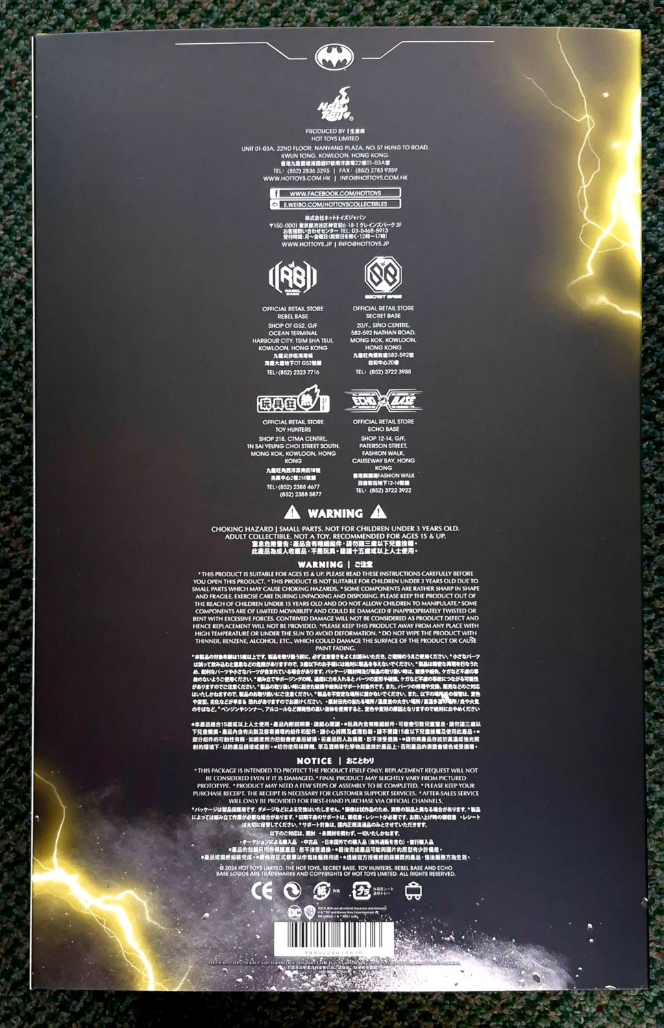 hot-toys-mms712-the-lfash-batman-modern-suit-2023-2 Hot Toys MMS712 The Flash Batman Modern Suit 2023 1:6 Scale Figure 2
