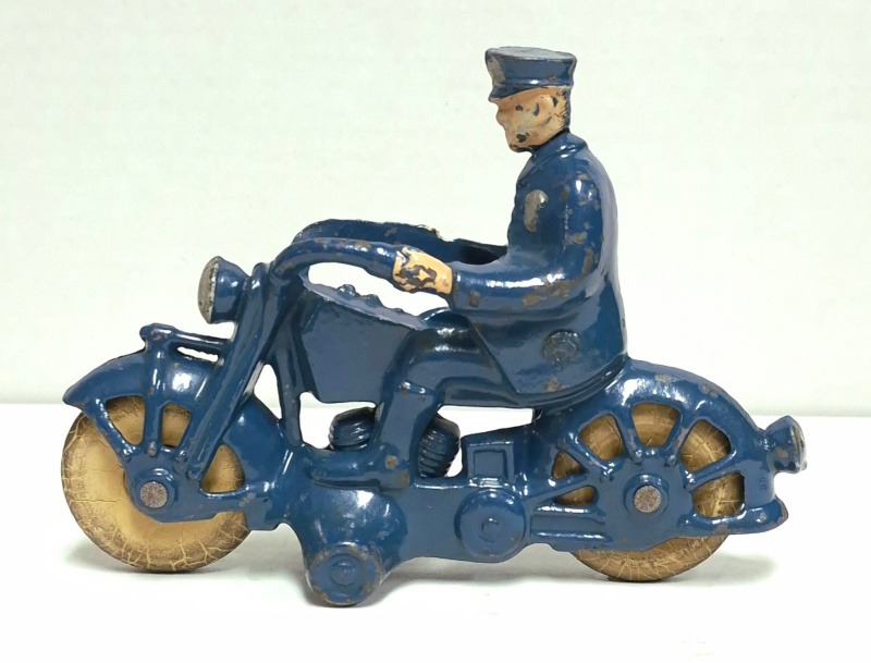 ac-williams-cast-iron-622-police-motorcycle-3 1930's AC Williams Cast Iron 6" Police Motorcycle with Rider 3