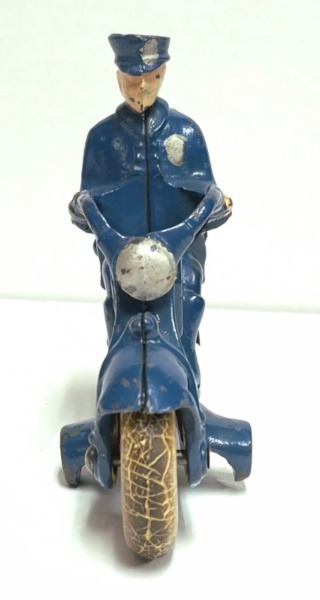 ac-williams-cast-iron-622-police-motorcycle-4 1930's AC Williams Cast Iron 6" Police Motorcycle with Rider 4