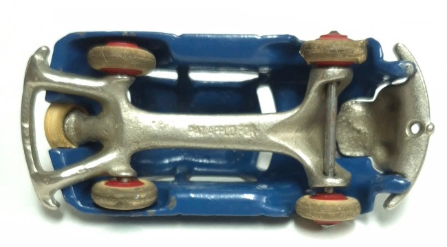 hubley-cast-iron-volkswagen-vw-beetle-7 1940's Hubley Cast Iron Volkswagen (VW) Beetle 7