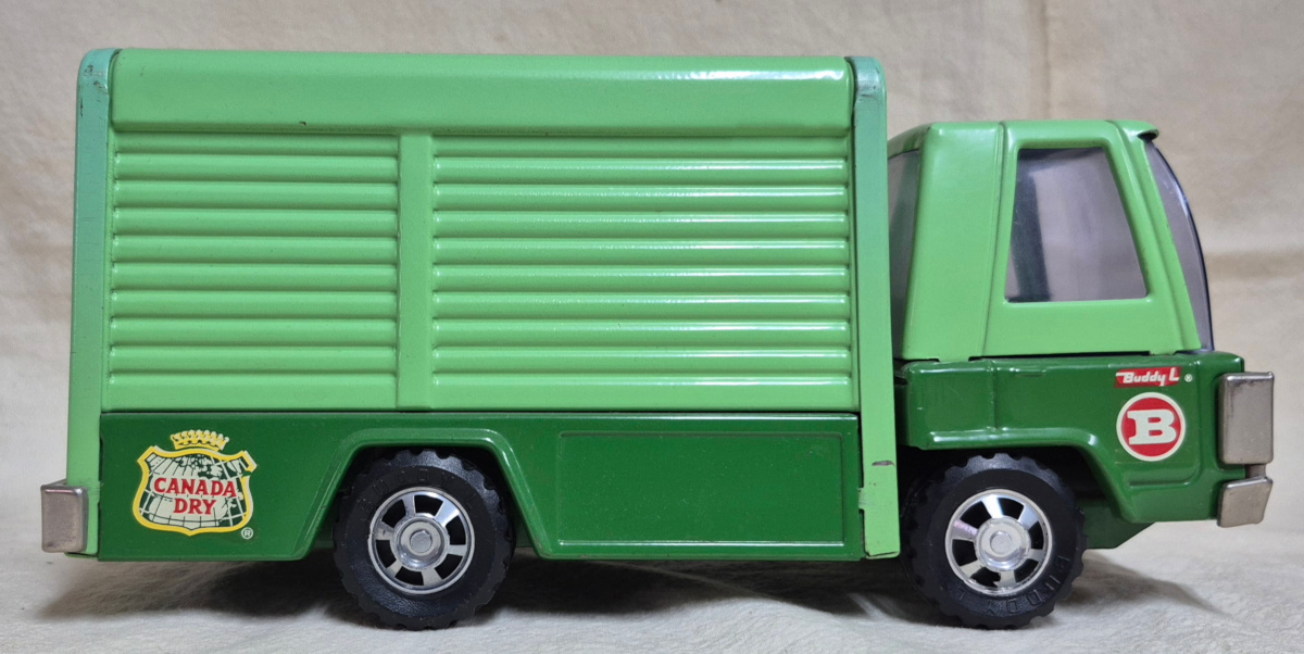 buddy-l-canada-dry-ginger-ale-delivery-truck-with-dolly-and-bottles-2 1970's Buddy L Canada Dry Ginger Ale Delivery Pressed Steel Truck 2