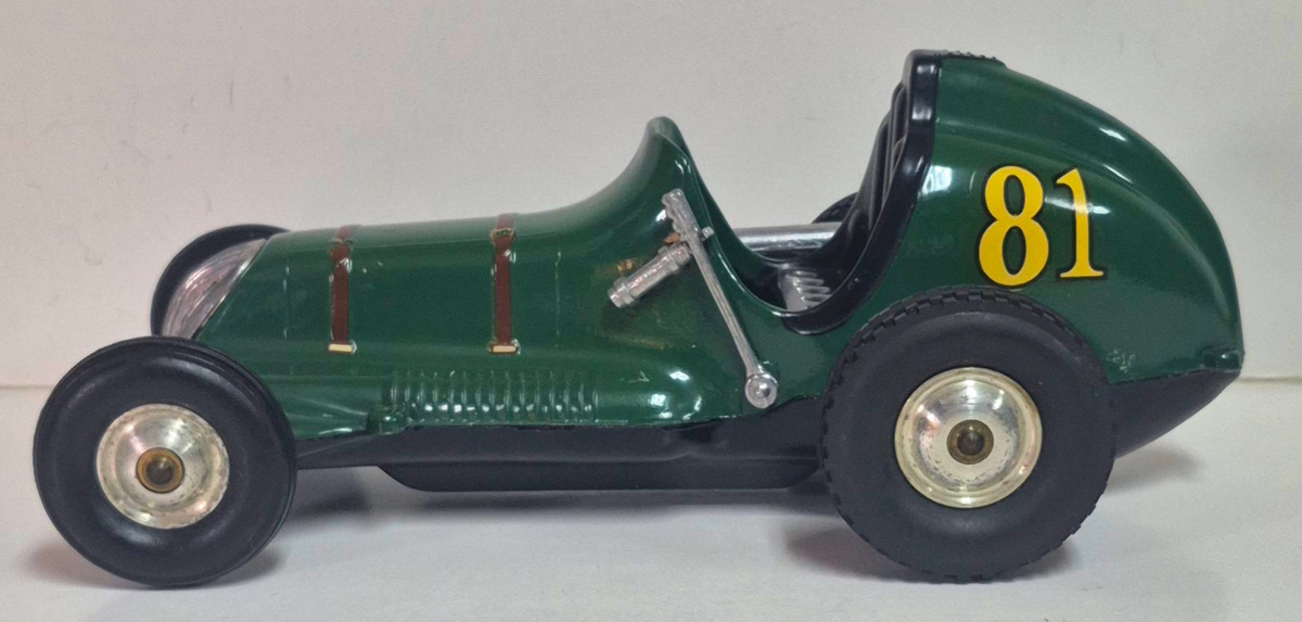 roy-cox-thimble-drome-champion-tether-car-in-british-racing-green-4 1947 Roy Cox #303-CT Champion Tether Car in British Racing Green 4