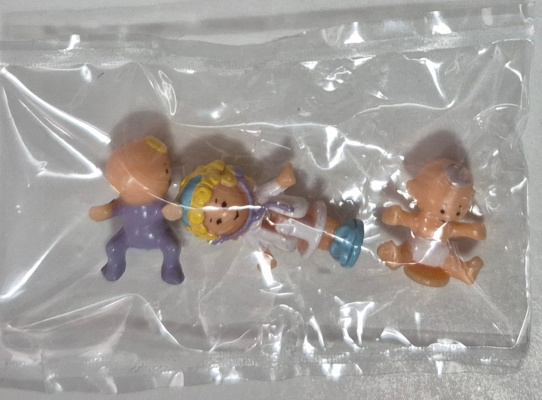 bluebird-polly-pocket-classic-pink-dr-pollys-baby-care-centre-4 1992 Bluebird Toys Polly Pocket Dr. Polly's Baby Care Centre - Complete 4