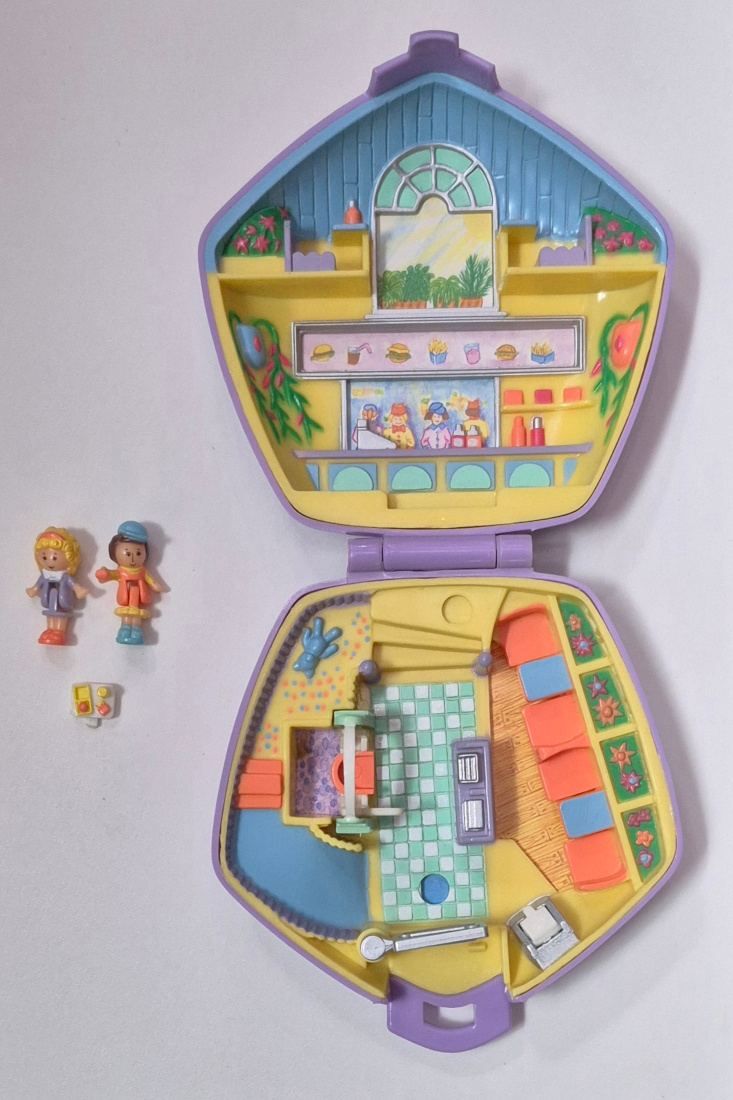 bluebird-polly-pocket-lavender-pollys-burger-bar-3 1992 Bluebird Toys Polly Pocket Polly's Burger Bar - Complete 3