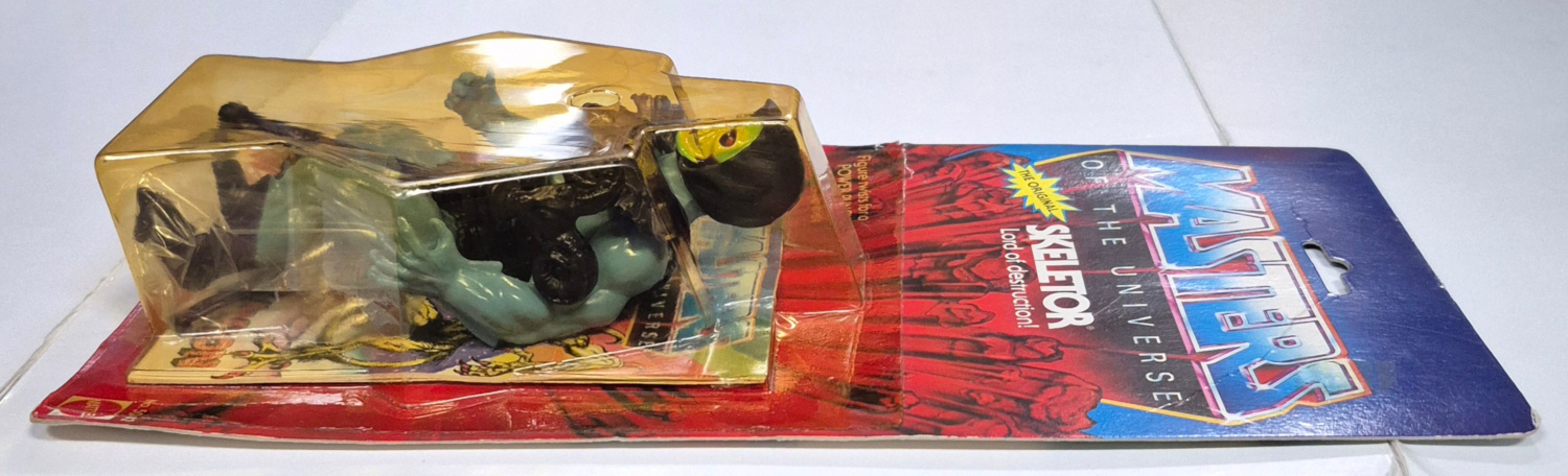 moc-1982-vintage-masters-of-the-universe-motu-skeletor-figure-5 MOC 1982 Masters of the Universe (MOTU) Skeletor Action Figure on Factory Sealed Card 5