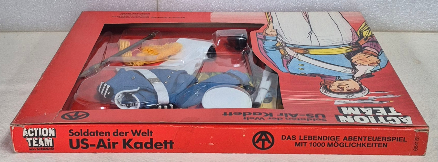 schildkrot-hasbro-gi-joe-action-team-soldaten-der-welt-us-air-kadett-outfit-set-3 1970 Schildkrot Hasbro G.I. Joe Action Team Soldaten der Welt US-Air Kadett Uniform Set : Mint in Box 3