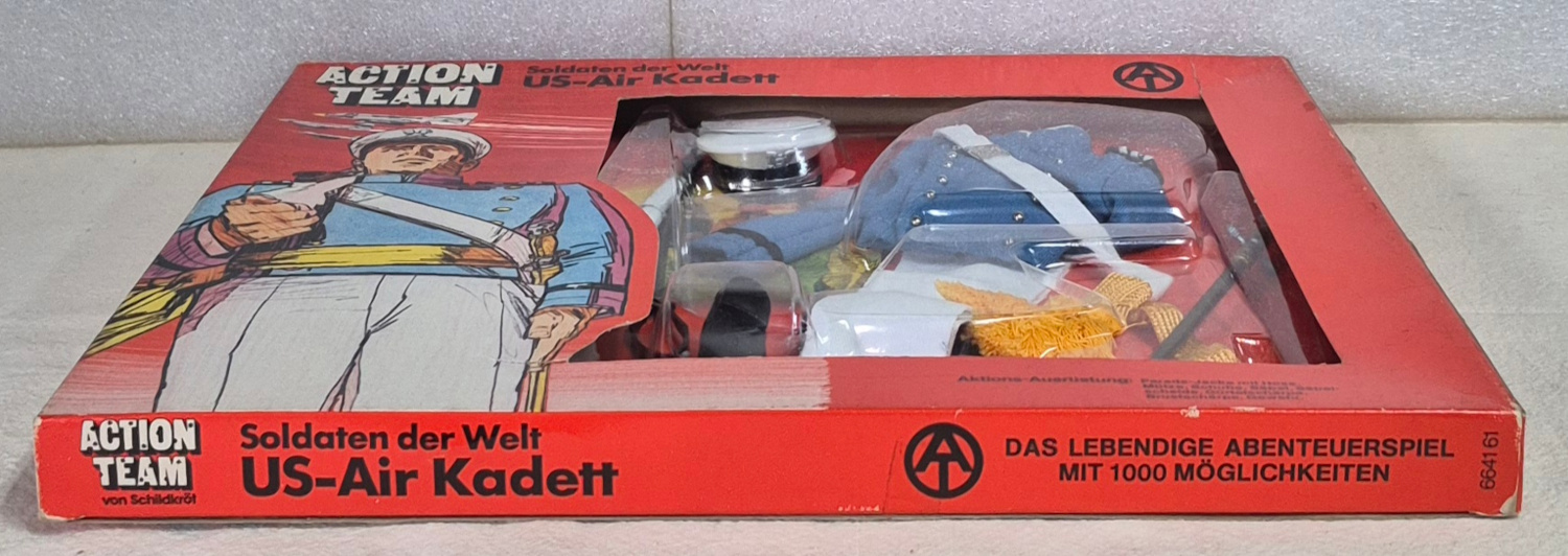 schildkrot-hasbro-gi-joe-action-team-soldaten-der-welt-us-air-kadett-outfit-set-4 1970 Schildkrot Hasbro G.I. Joe Action Team Soldaten der Welt US-Air Kadett Uniform Set : Mint in Box 4
