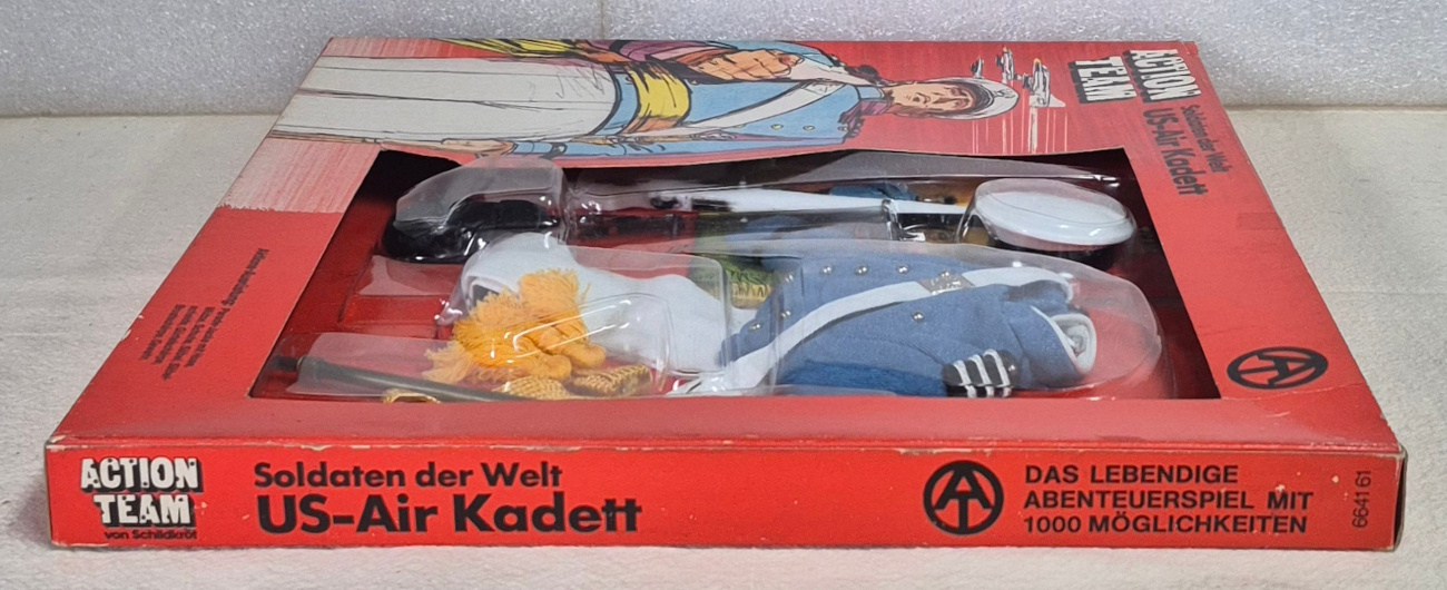 schildkrot-hasbro-gi-joe-action-team-soldaten-der-welt-us-air-kadett-outfit-set-5 1970 Schildkrot Hasbro G.I. Joe Action Team Soldaten der Welt US-Air Kadett Uniform Set : Mint in Box 5