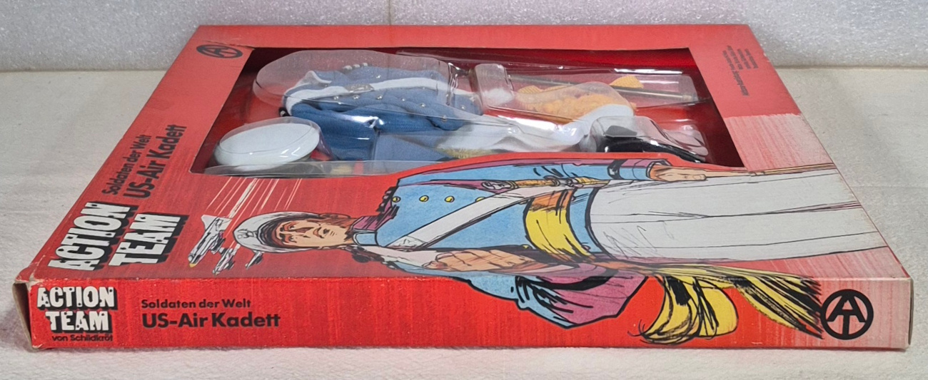 schildkrot-hasbro-gi-joe-action-team-soldaten-der-welt-us-air-kadett-outfit-set-6 1970 Schildkrot Hasbro G.I. Joe Action Team Soldaten der Welt US-Air Kadett Uniform Set : Mint in Box 6