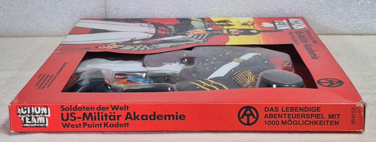 schildkrot-hasbro-gi-joe-action-team-soldaten-der-welt-us-militar-akademie-west-point-kadett-outfit-set-5 1970 Schildkrot Hasbro G.I. Joe Action Team Soldaten der Welt US-Militar Akademie West Point Kadett Uniform Set : Mint in Box 5
