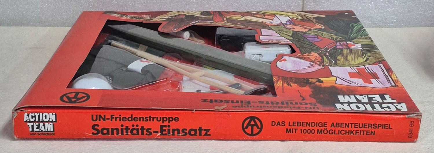schildkrot-hasbro-gi-joe-action-team-un-friedenstruppe-sanitats-einsatz-medical-mission-equipment-set-3 1970 Schildkrot Hasbro G.I. Joe Action Team UN-Friedenstruppe Sanitäts-Einsatz (Medical Mission) Equipment Set : Mint in Box 3