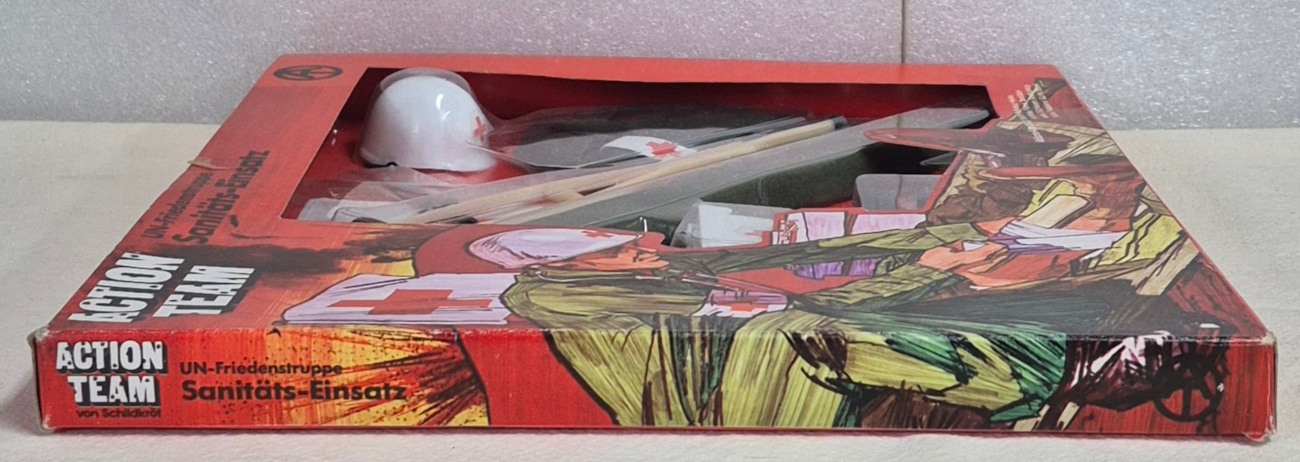 schildkrot-hasbro-gi-joe-action-team-un-friedenstruppe-sanitats-einsatz-medical-mission-equipment-set-6 1970 Schildkrot Hasbro G.I. Joe Action Team UN-Friedenstruppe Sanitäts-Einsatz (Medical Mission) Equipment Set : Mint in Box 6