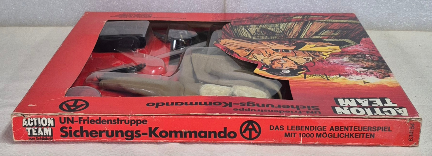 schildkrot-hasbro-gi-joe-action-team-un-friedenstruppe-sicherungs-kommando-outfit-set-3 1970 Schildkrot Hasbro G.I. Joe Action Team UN-Friedenstrupper Sicherungs-Kommando (U.N. Peacekeeping Force Security Command) Uniform Set : Mint in Box 3