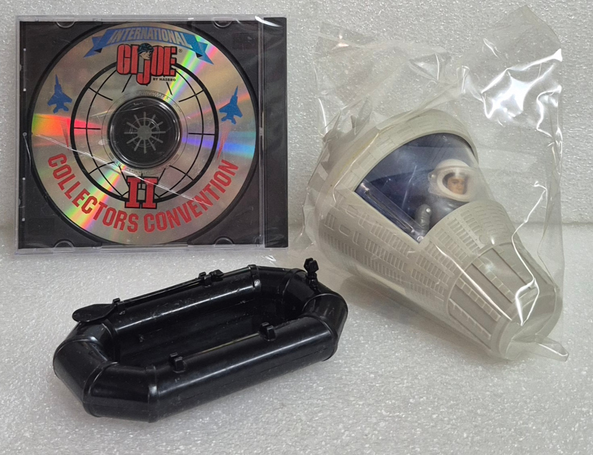 1995-international-gi-joe-collectors-convention-exclusive-official-space-capsule-and-astronaut-in-box-4 1995 Hasbro International G.I. Joe Collectors Convention Exclusive Oifficial Space Capsule and Astronaut Complete in Box 4