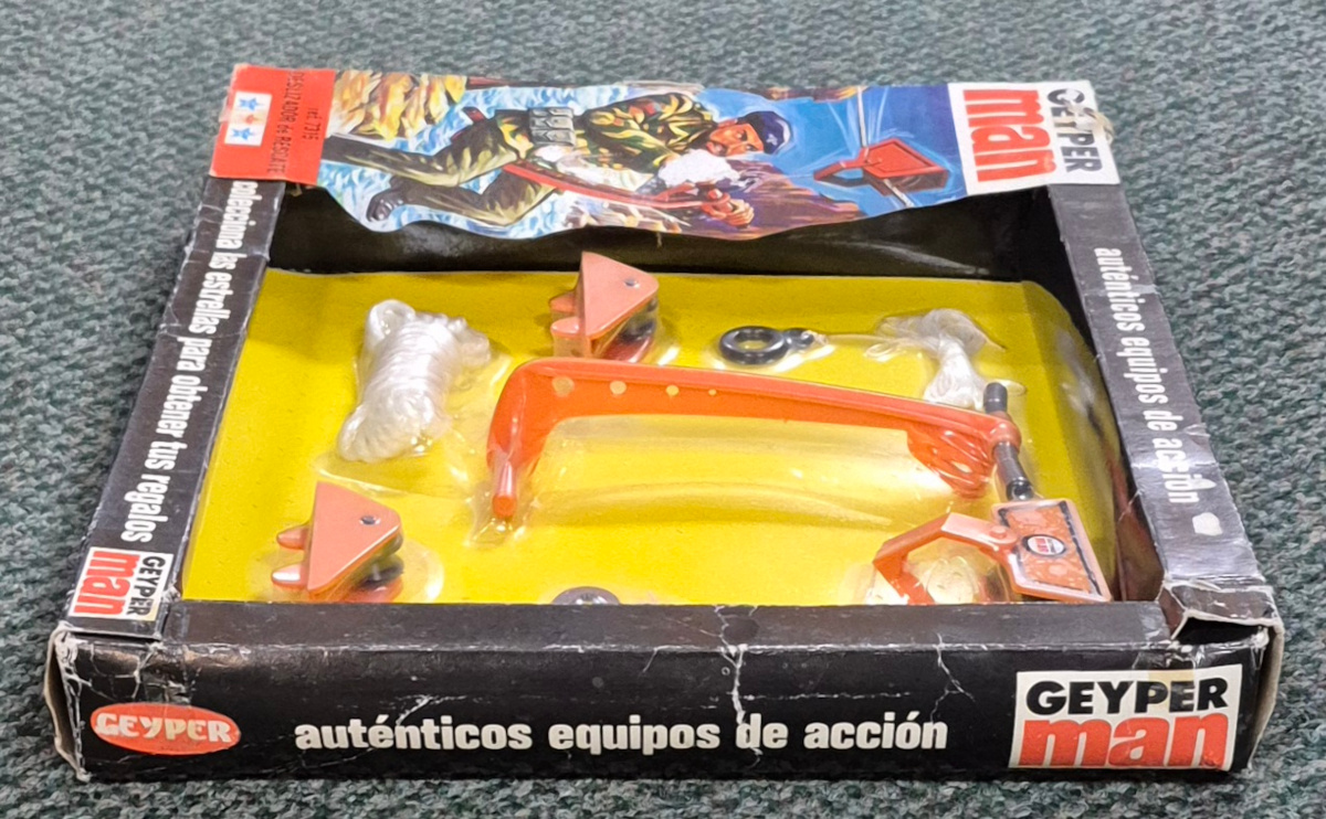 geyperman-hasbro-gi-joe-deslizador-de-rescate-7315-escape-slide-5 MIP 1975 Geyperman Hasbro G.I. Joe Deslizador de Rescate (Escape Slide) #7315 with German Stormtrooper Helmet: Mint in Package 5