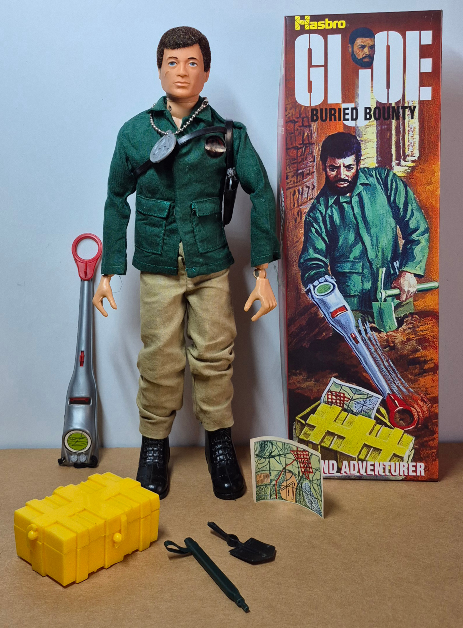 1975 Hasbro G.I. Joe Adventure Team Man of Action with Buried Bounty Equipment Set 7328 in Custom Box 1